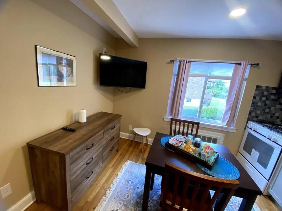 Cozy Boston Getaway Apartment! Free Parking Экстерьер фото