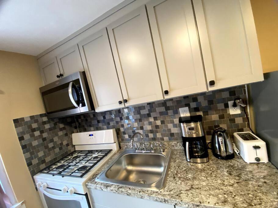 Cozy Boston Getaway Apartment! Free Parking Экстерьер фото
